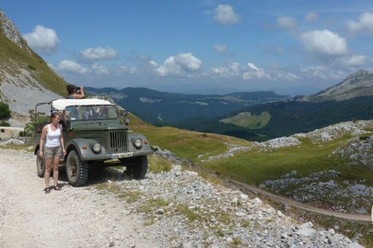 Gaz 69 na drodze do Orlovacko Jezero