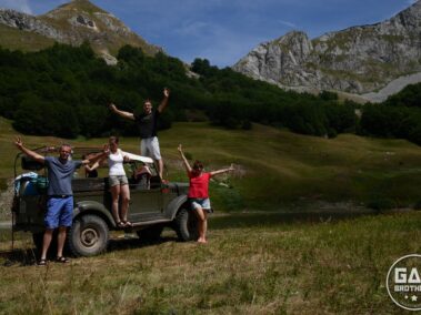 Gaz 69 na tle Orlovacko Jezero