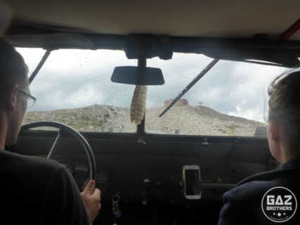 Wjazd samochodem Gaz 69 na Bjelasnicę