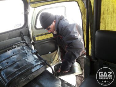 Tankowanie paliwa do małego zbiornika w gaziku