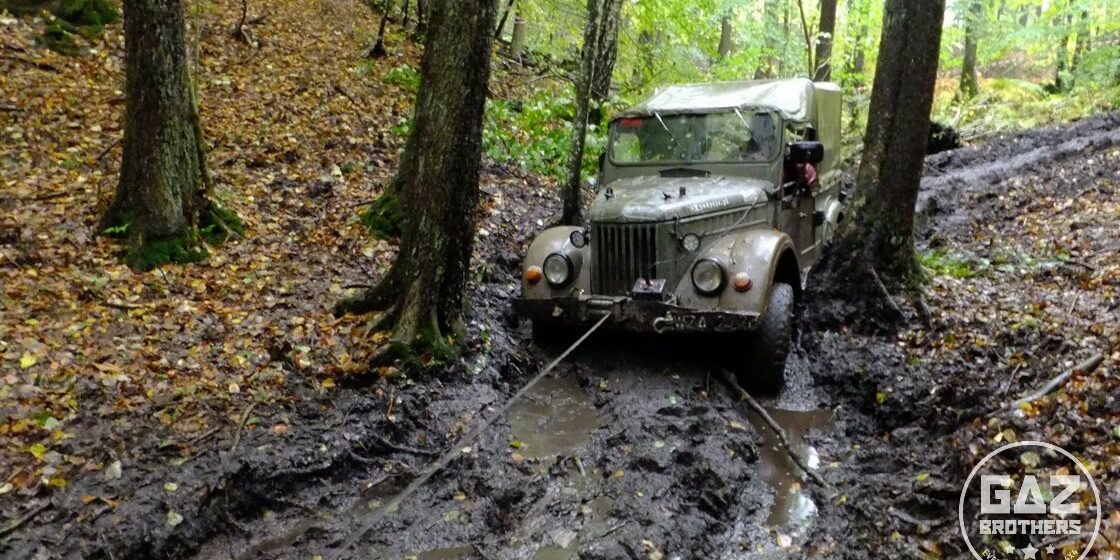 Gaz 69 w wąwozie podczas rajdu 4×4 „Puchar Expedycji” Gaz 69 wyposażony w wyciągarkę
