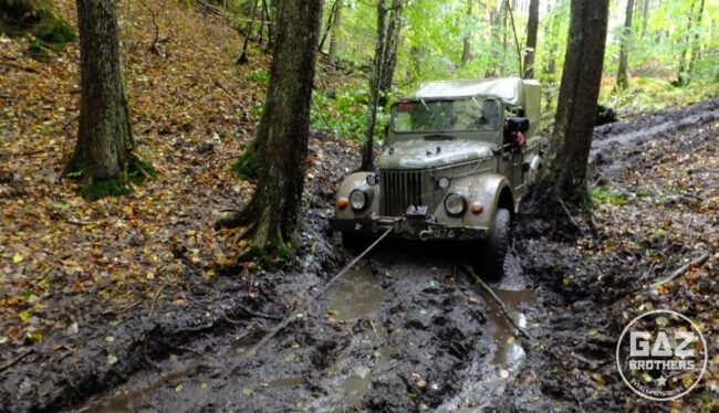Gaz 69 w wąwozie podczas rajdu 4×4 „Puchar Expedycji” Gaz 69 wyposażony w wyciągarkę