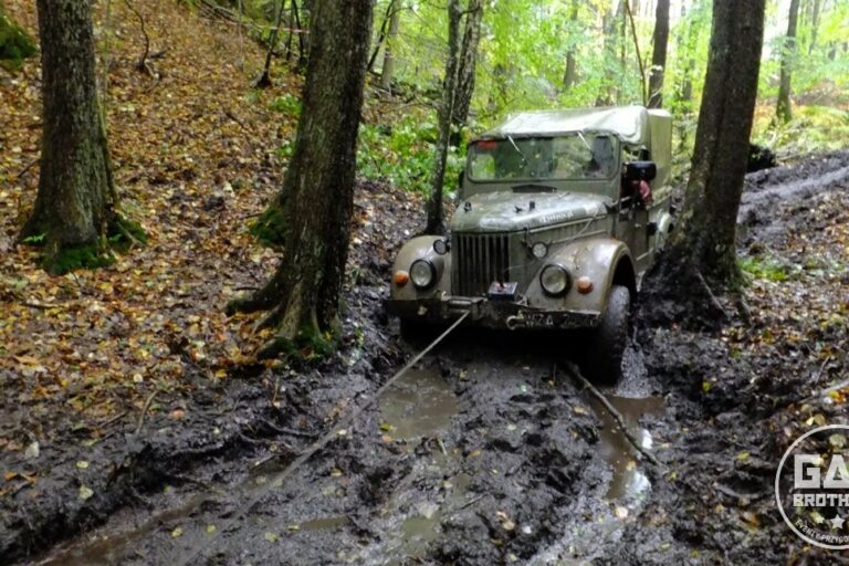 Gaz 69 w wąwozie podczas rajdu 4×4 „Puchar Expedycji” Gaz 69 wyposażony w wyciągarkę