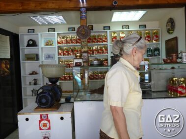 Kawiarnia w Sarajewie mieli ziarna na miejscu