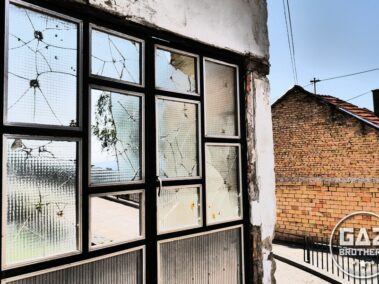 Ślady ostrzału w Sarajewie