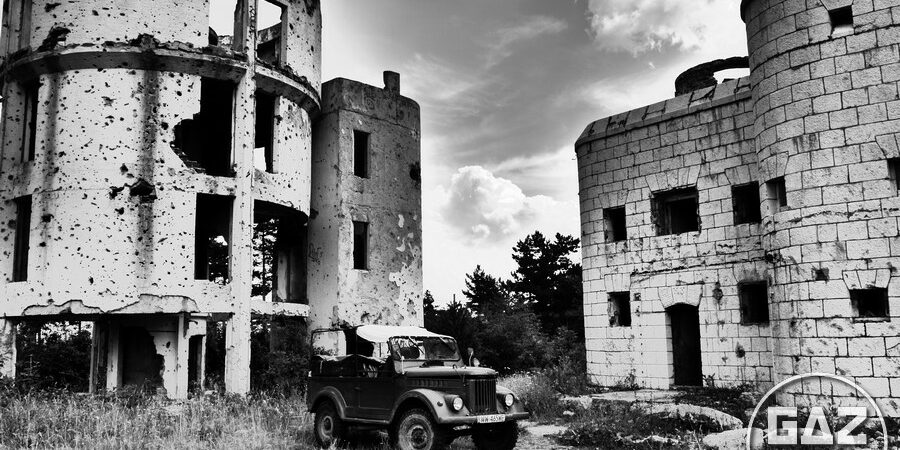 Gaz 69 w ruinach obserwatorium w Sarajewie