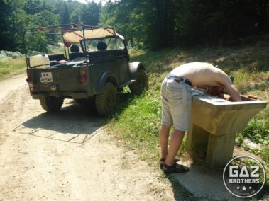 Gaz 69 na drodze w górach Serbii