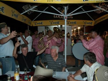 Impreza podczas festiwalu w serbskiej Guczy