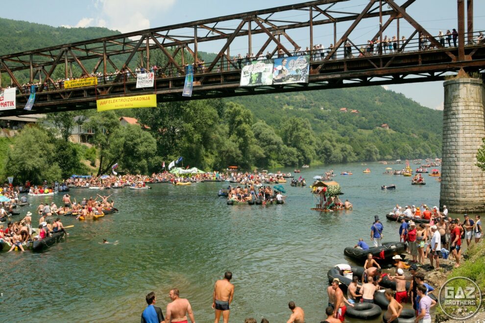 Drinska Regata i tratwy pod mostem Bajina Basta