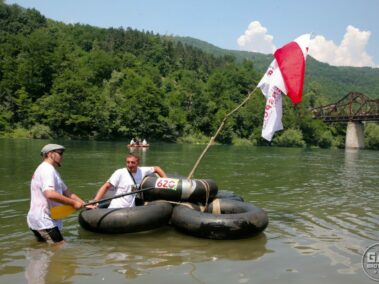 Tratwa z dętek w Bajina Basta