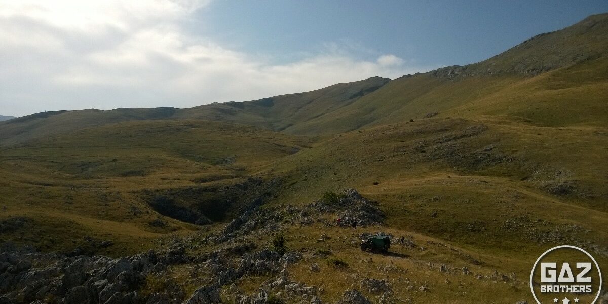 Gaz 69 na szutrowej drodze do Lukomiru w Bośni.