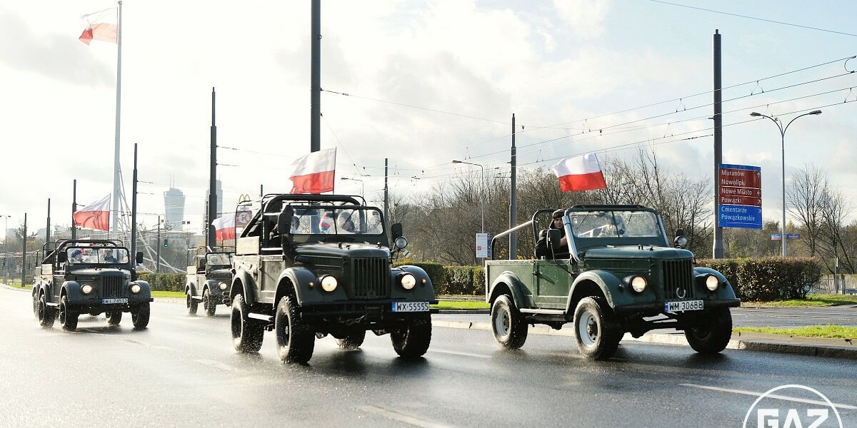 11 listopada – parada samochodów militarnych Gaz 69 w Warszawie Gaz 69, 11 listopada, święto niepodległości, газ 69