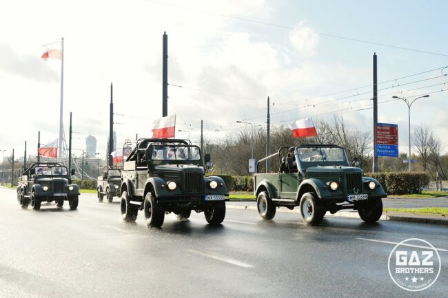11 listopada – parada samochodów militarnych Gaz 69 w Warszawie Gaz 69, 11 listopada, święto niepodległości, газ 69
