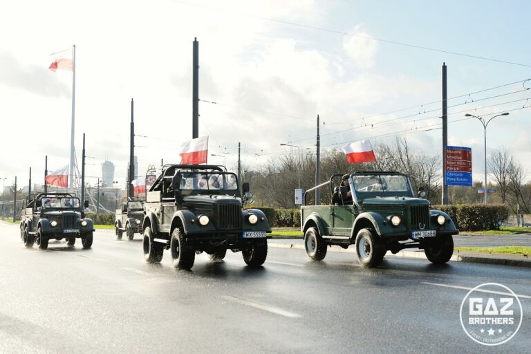 11 listopada – parada samochodów militarnych Gaz 69 w Warszawie Gaz 69, 11 listopada, święto niepodległości, газ 69