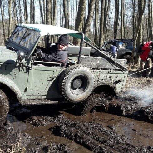 Ubłocone opony w gaziku